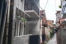 Rumah 2 Lantai, Lokasi Super Strategis, Sayap Jl Gatsu,Bandung