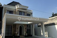 Rumah SHM Yogyakarta 2 Lantai Include Pool Jl Wates Sleman
