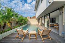 Villa Baru Modern Tropical  2 lantai  di Bidadari, Seminyak Furnished