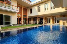 Rumah Tropical Modern Dekat dengan Area Golf Pondok Indah