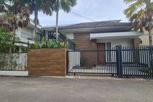 Dijual 1 Unit Rumah Siap Pakai Di Jl. Paris 2, Fully Furnished