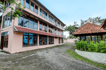 Disewakan Lokasi Samping Jalan Cocok Untuk Membuka Kos Atau Kantor