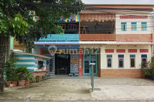 Dijual Ruko/Ruang Usaha Lokasi Komersial Popular di Depok Cocok untuk Usaha. Jalan Ramai, Banyak Perumahan & Dekat Pintu Tol. Properti di Area Ini Terbatas, Banyak Peminat. Tanah Baru, Beji, Depok. 2 Lantai.