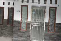 Feeb. Rumah Disewakan di Resinda Karawang