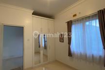 Febj. Disewakan Rumah Semi Furnished di West Esplanade Grand Wisata