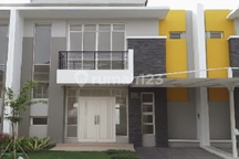 Rumah Golf Lake Residence 8X18 Hadap Timur