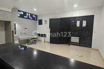 Rumah 2 Lantai di Casa Jardin Posisi Boulevard