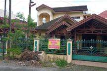 Dijual Rumah Mewah di Perumahan Menteng Indah, Lokasi Strategis, Luas 261 m²