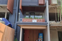 Rumah Baru Murah dan Keren di Permata Buana , Ada Swimming Pool dan Keamanan 24 Jam