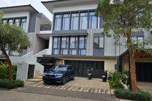 Rumah Mewah 3 Lantai Nava Park Cluster Lakewood Bsd City