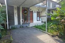 2 bedrooms house for rent at Jl. Denpasar-Gilimanuk, Tabanan, strategic location well maintained