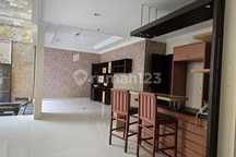 Rumah 2.5 Lantai Siap Huni