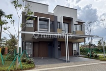 Rumah 2 Lantai dan 2 Bedroom di Pusat Kota Bsd Dekat Tol Dekat Mall Dekat Gading Serpong di Cluster Izzi 5 X 11 Bsd