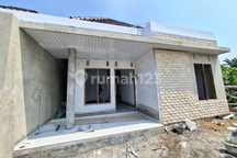 Hunian Modern Tropis Strategis di Jl Seyegan - Godean, Harga 719 Juta Nego