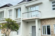 For Rent house in greenlot residence 