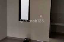Disewakan Rumah di Summarecon Crown Gading Cluster Regia (018)