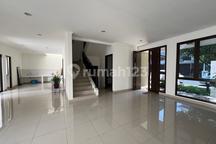 Disewakan Rumah Luas dan Strategis di Cluster Btari Summarecon