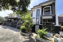 Rumah 2 Lantai Lokasi Strategis Dekat Masjid Harapan Indah Bekasi