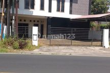 Rumah 2lantai Cocok Kantor Klinik 