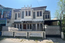 Rumah Besar Pinggir Jalan Dekat Stadion Maguwoharjo Dan Hermina