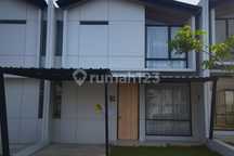 Di Kontrakan Rumah 2 lantai Full Purnish Tinggal bawa koper aja di Kawasan KIIC Karawang Barat 