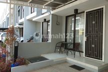 Dikontrakkan Rumah 2 Lantai full Furnished Free IPL, Internet, Air  di Galuhmas Karawang Jawa Barat 