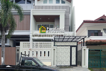 Brand New Luxury Home dengan Ensuite Bathroom di Setiap Kamar, Full Furnish & Lantai Marmer