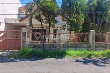 Rumah Besar di Jalan Utama Perumahan Pondok Jati