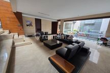 Disewakan Rumah Mewah Singgasana Mekar Wangi Dekat Tol