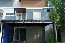 Dijual Rumah Sudah Renovasi dengan Master Bedroom Luas dan Kamar Mandi Dalam Siap Huni Cluster Cosmo The Icon