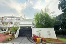 Rumah Klasik Eropa Siap Hun, Lengkap Kolam Renang, Taman Sentul City Bogor