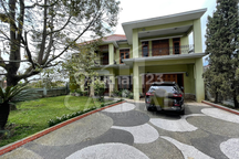 Best Rumah Luas, Asri Dan Strategis Di Kota Garut