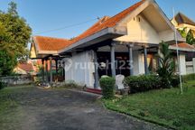 Rumah di Wr. Supratman, SHM, Taman, Dekat Bandara