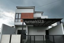 Kontrakan Rumah Mewah 2 Lantai di Perumahan Elit Jember. Siap Huni