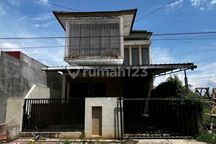 Kontrakan Rumah 2 Lantai Semi Perabot Lokasi Strategis Tengah Kota Delat Lippo Mall