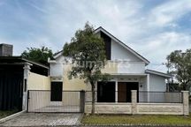 Sewa Rumah Luas Siap Huni. Tengah Kota Jember Cocok Untuk Kantor Atau Hunian