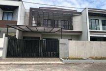 Sewa Rumah Baru 2 Lantai Siap Huni Di Perumahan Elit Jember. Lokasi Dekat Transmart