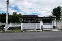 Sewa Rumah Luas Tengah Kota Jember. Cocok Untuk Kantor Atau Keluarga Besar