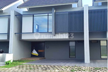 Disewakan Rumah Minimalis 2 Lantai Dekat Transmart
