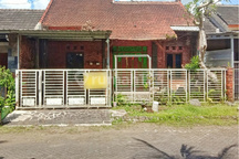 Disewakan Rumah Cantik Siap Huni Lokasi Belakang Roxy Jember