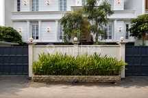 Rumah Full Furnished Desain Classic dengan Private Lift di Kemang