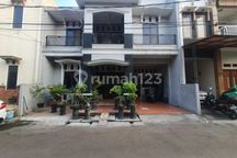 Dijual Rumah Cantik di Perumahan Batujaya Town House Condet Jakarta Timur