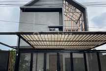 RUMAH ESTETIK 2,5 LANTAI FULL FURNISHED NYAMAN SIAP HUNI DI ROSE VILLAGE CIWARUGA BANDUNG