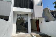 [ Siap Huni ] Rumah di Rungkut, Surabaya Lokasi Mantap