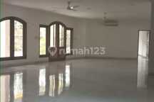 Rumah Terawat, Luas,Di Metro Alam Pondok Indah