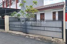 Rumah Komplek 10 Menit ke Menteng Kuningan
