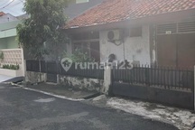 Hot!! Rumah Tua Dekat Stasiun LRT Veldrome