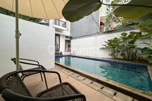 Disewakan Rumah Dalam Townhouse di Kemang, Security 24 Jam, Bebas Banjir, Lokasi Strategis, Dekat ke Tempat Kuliner, dan Supermarket.