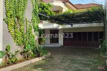 Rumah Siap Huni area Darmawangsa, Ada Kolam Renang, Bisa Untuk Tinggal/Kantor, 900 meter ke RS Fatmawati Raya