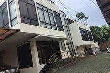 Rumah Model Mezanine 4 Lantai, 500 meter ke Kemang Raya, ada rooftop